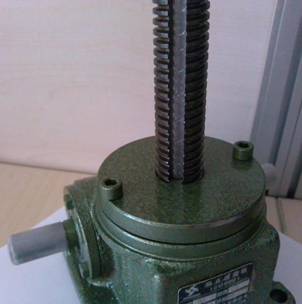 SWL絲杆升降機防旋轉細節展示圖