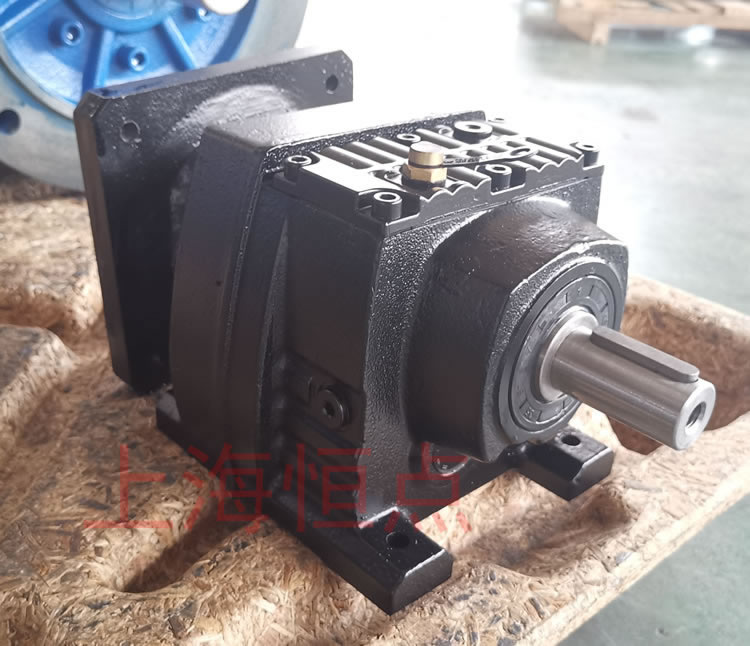 R37系列減速機的實物照片，輸入配伺服電機