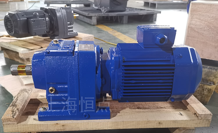 R47系列減速機配電機，藍色油漆實物照片