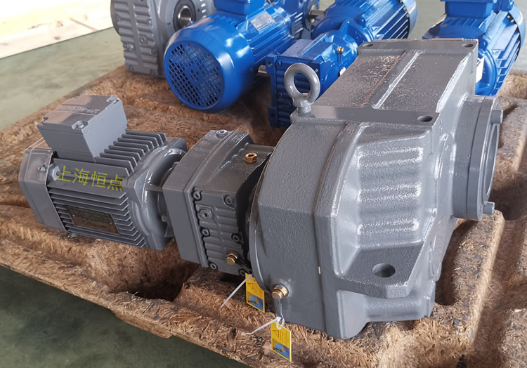  FAZ77R37雙級減速機，通孔+小法蘭輸出，實物圖如下