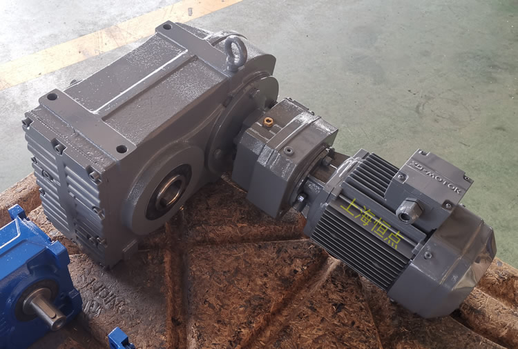  FAZ77R37雙級減速機，通孔+小法蘭輸出，實物圖