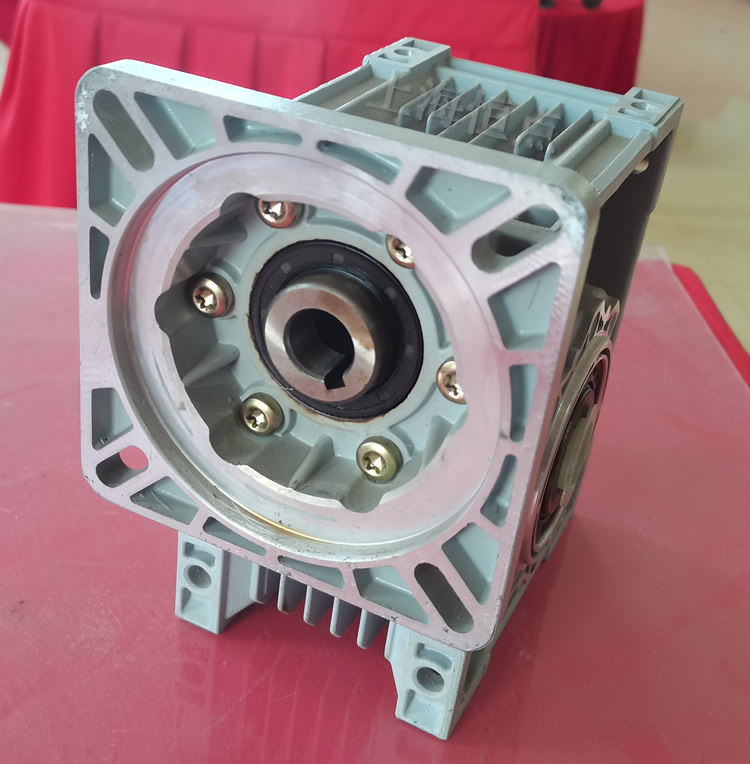 RV063-110X110-95-130-19輸入配方法蘭 輸出通孔