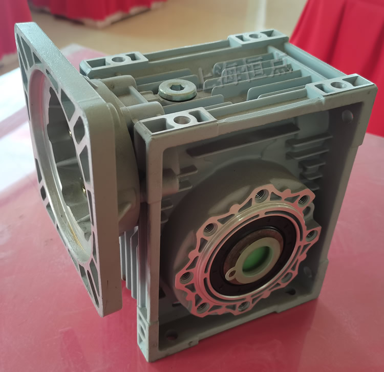 RV063-110X110-95-130-19輸入配方法蘭 輸出通孔